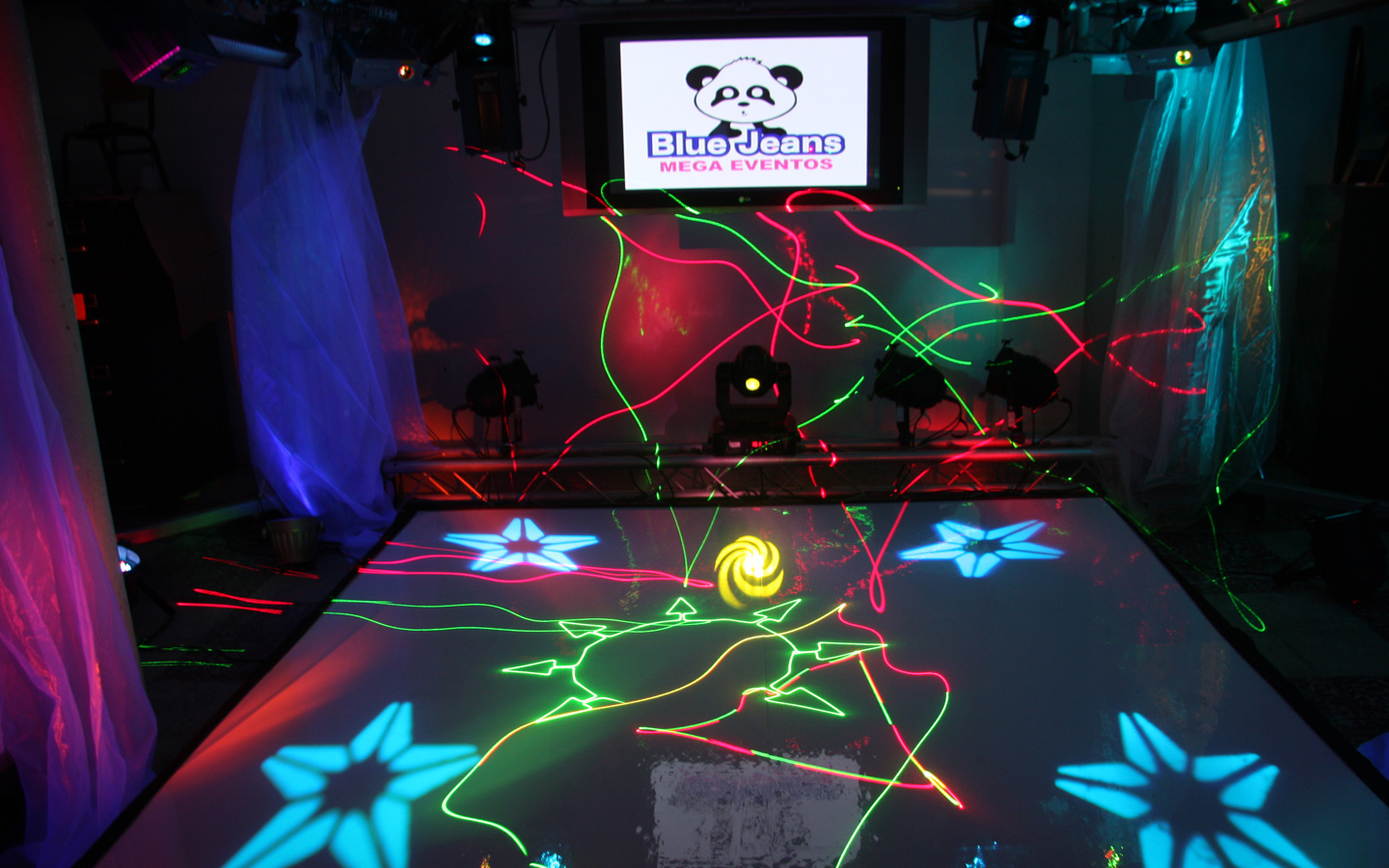 14-quien-renta-luces-en-tampico-iluminacion-para-eventos-fiestas-graduaciones-xv-anos-bodas-escenarios-arquitectonica