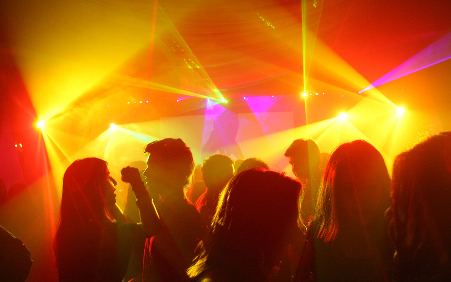 24-quien-renta-luces-iluminacion-roboticas-niebla-eventos-fiestas-graduaciones-xv-anos-bodas-arquitectonica-decorativa-tampico