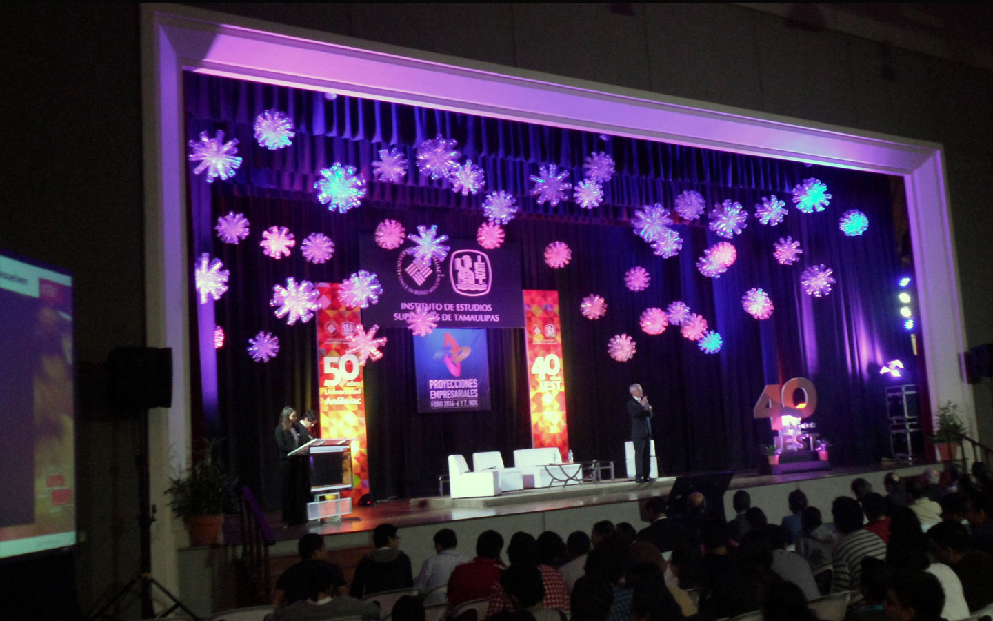30-renta-luces-iluminacion-teatro-luz-negra-neon-fosfo-niebla-humo-eventos-efectos-especiales-decorativa-en-tampico