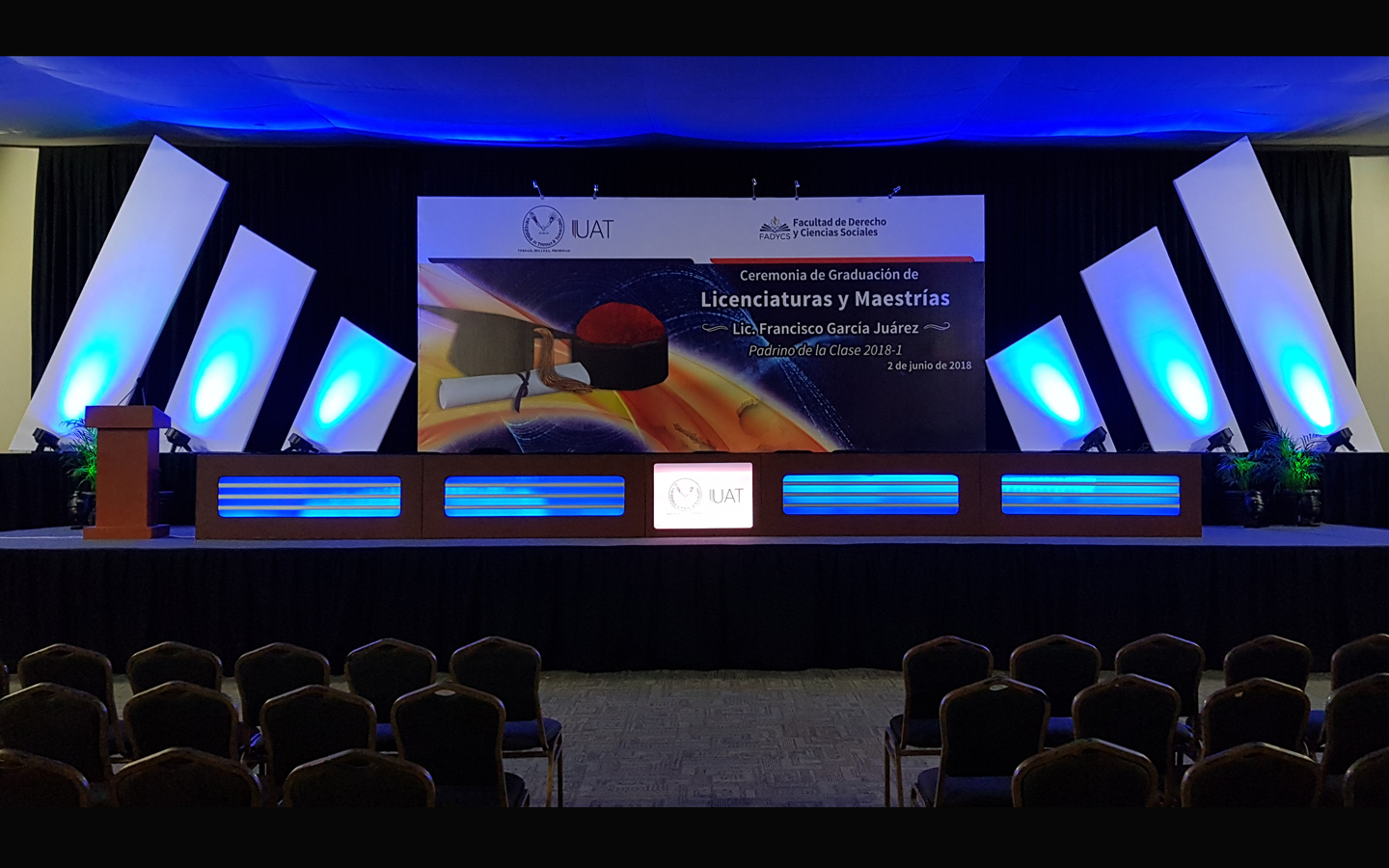 40-renta-luces-iluminacion-congresos-convenciones-conferencias-expos-eventos-escolares-graduaciones-escenarios-centro-convenciones-de-tampico-expotam