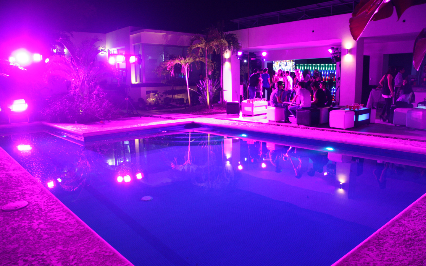 44-quien-renta-luces-iluminacion-arquitectonica-decorativa-eventos-fiestas-graduaciones-xv-anos-bodas-decorativa-en-tampico