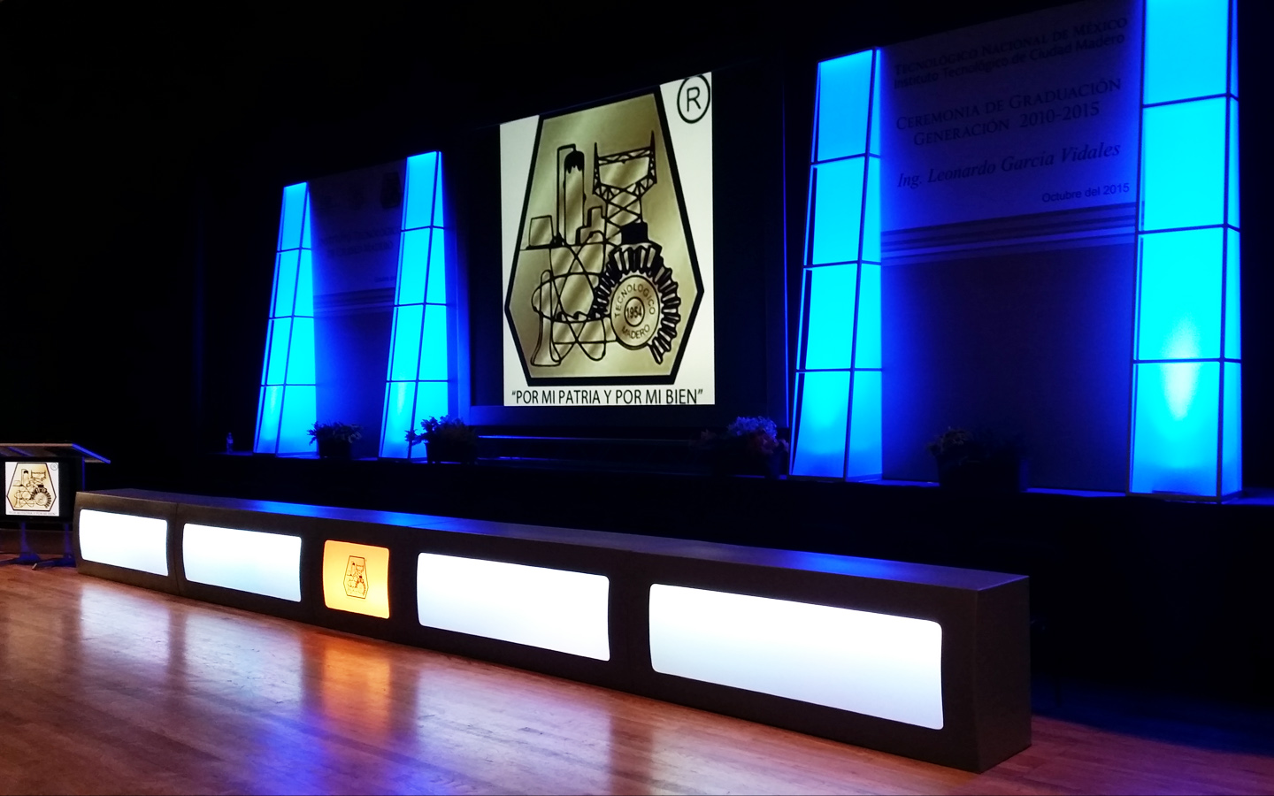 46-donde-rentar-iluminacion-luces-para-escenografías-congresos-convenciones-conferencias-foros-graduaaciones-para-eventos-en-tampico