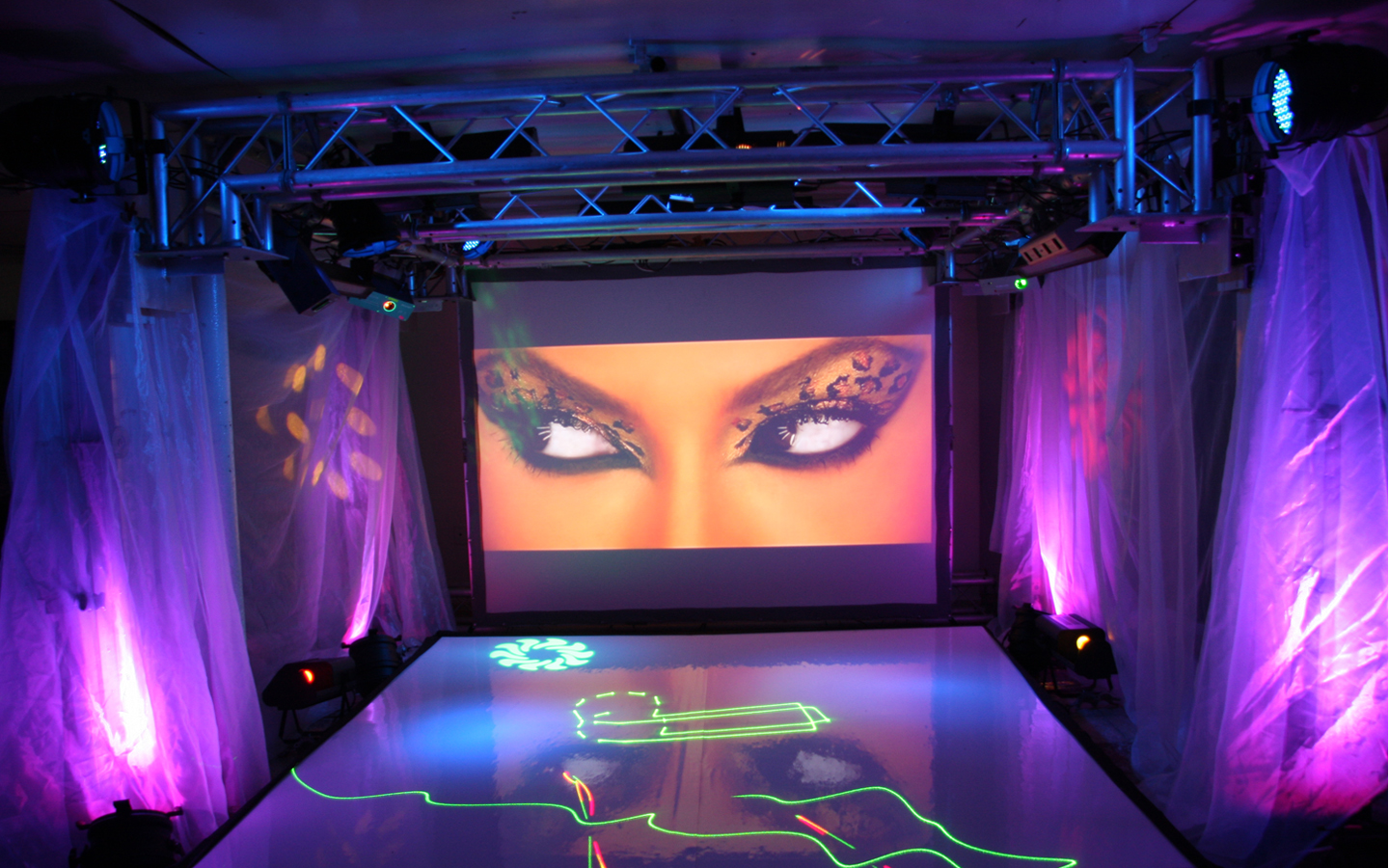 53-quien-renta-luces-en-tampico-iluminacion-para-eventos-fiestas-graduaciones-xv-anos-bodas-escenarios-arquitectonica