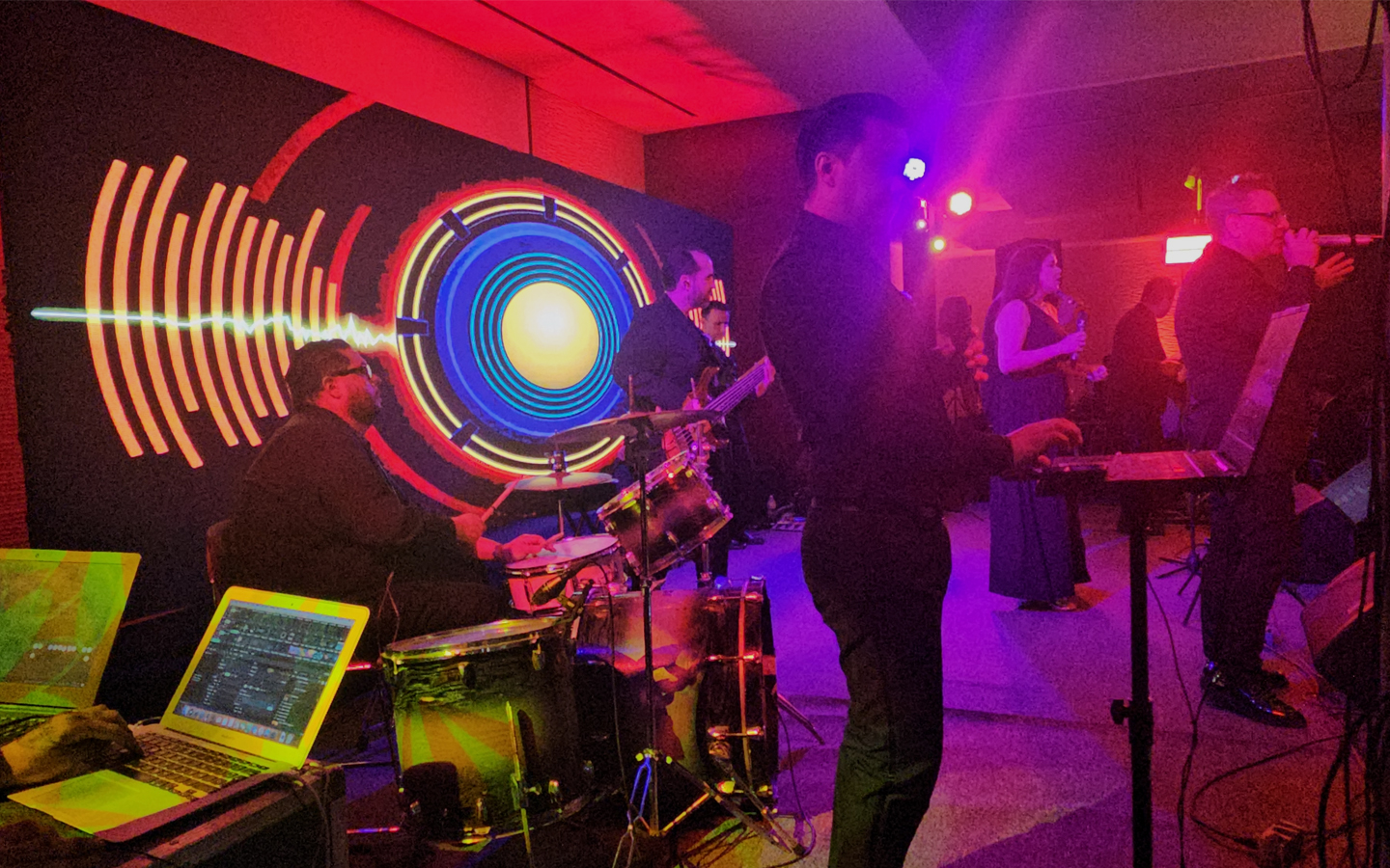 58-renta-de-luces-para-grupos-musicales-eventos-bailes-discoteca-efectos-especiales-torres-de-iluminacion-luces-roboticas-equipos-de-iluminacion.