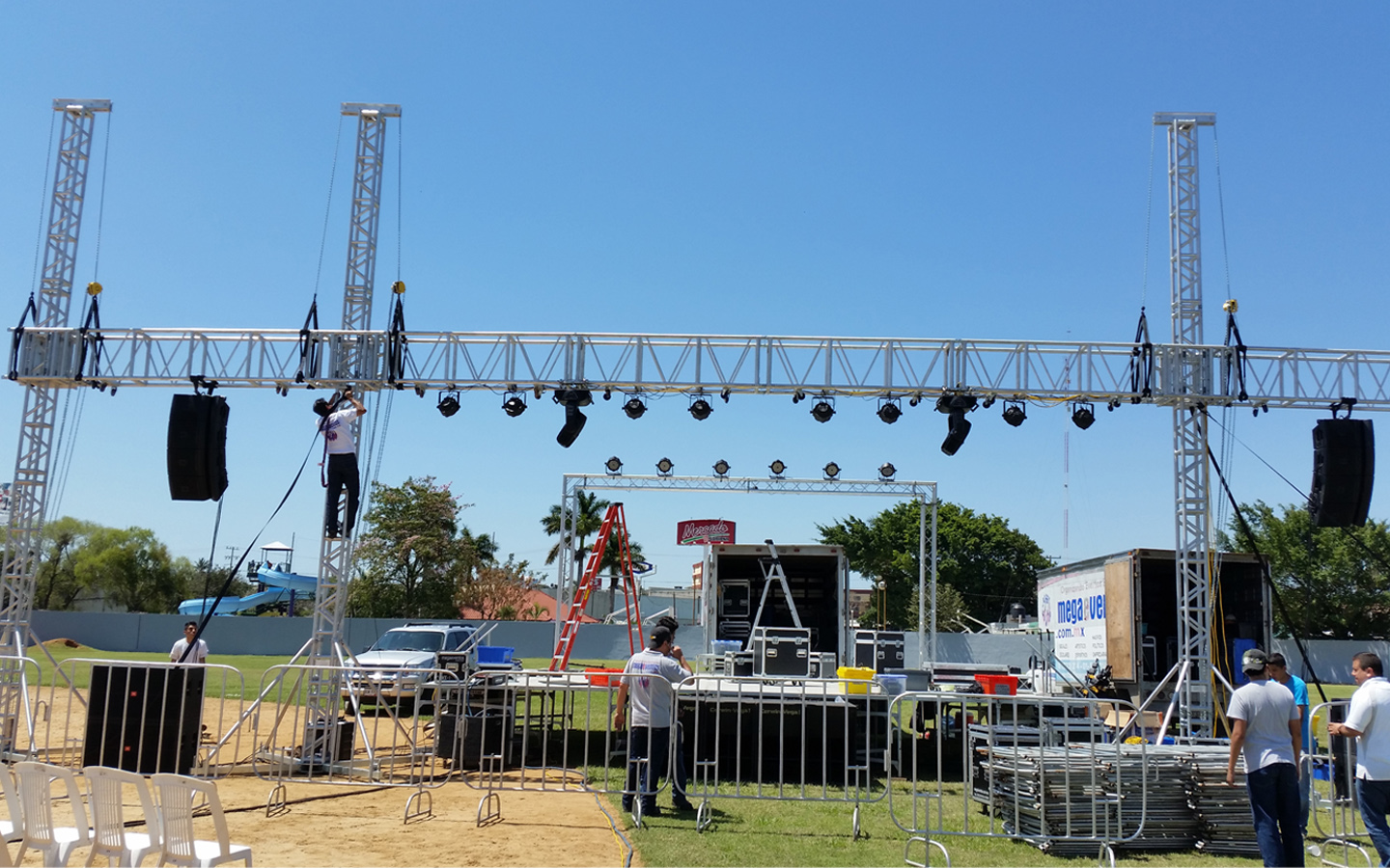 63-donde-rentar-luces-iluminacion-mega-eventos-conciertos-festivales-grupos-musicales-escenarios-torres-iluminacion-tampico
