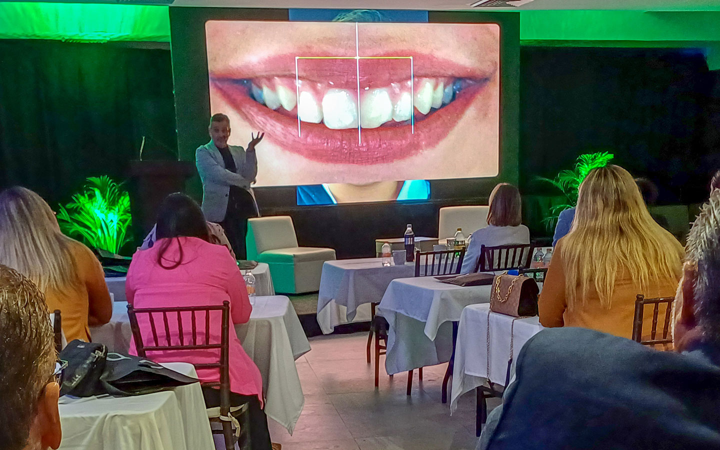 52-renta-de-pantallas-para-conferencias-congresos-convenciones-tampico-altamira